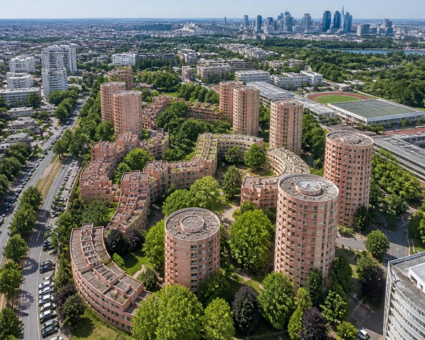 découvrez les enjeux et perspectives d'avenir de la cité rose à nanterre, un quartier emblématique de la banlieue, entre rénovation urbaine, projets sociaux et dynamisme local.