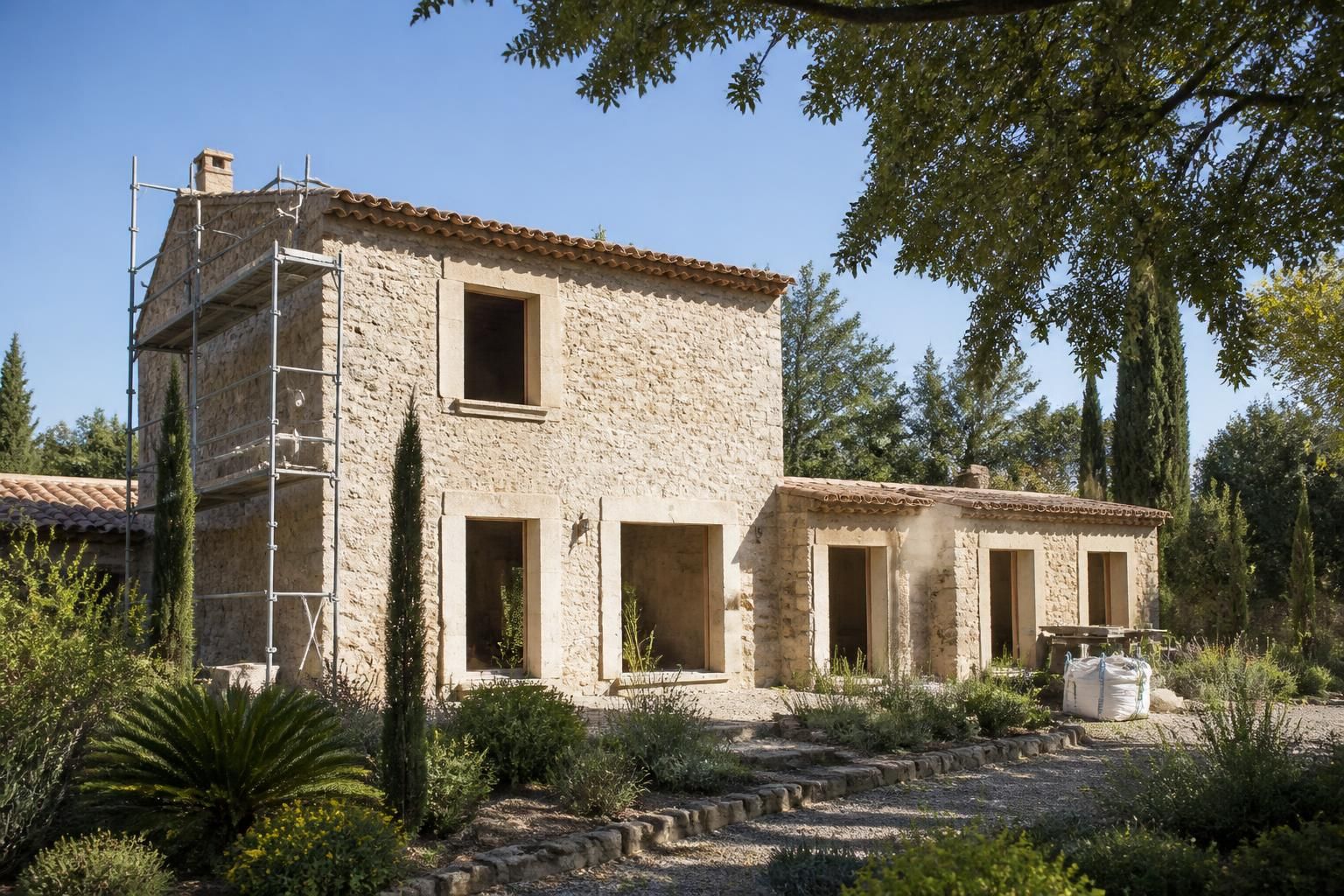 découvrez les travaux essentiels pour valoriser votre maison à rénover à flassans-sur-issole et augmenter son potentiel.
